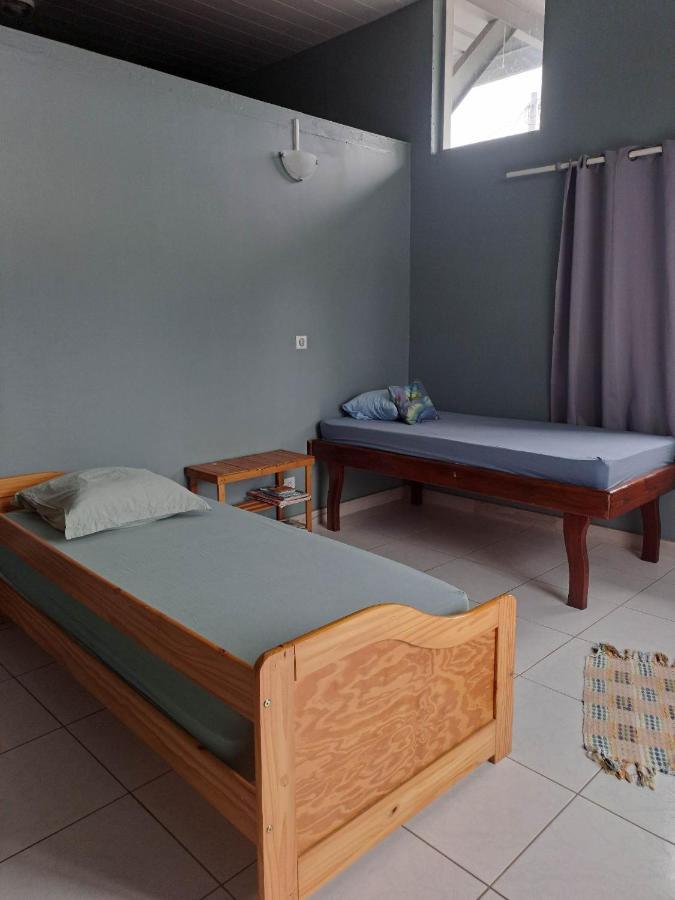 Laure Hebergement Loue Des Lits En Dortoir Hostel Faaa Bagian luar foto
