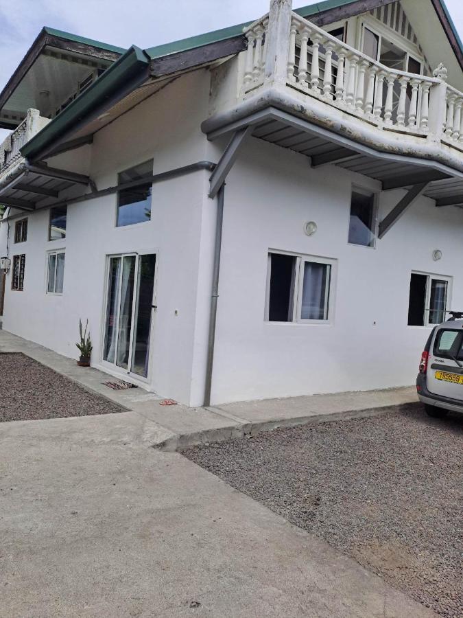 Laure Hebergement Loue Des Lits En Dortoir Hostel Faaa Bagian luar foto